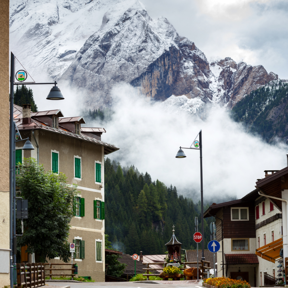 De Sellaronda: De Ultieme Skitocht vanuit Canazei